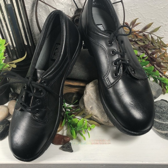 Magnum Women Non Slip Oil Resistant Lace Up Work Shoe Solid Black NWOT New Cond - Picture 15 of 16